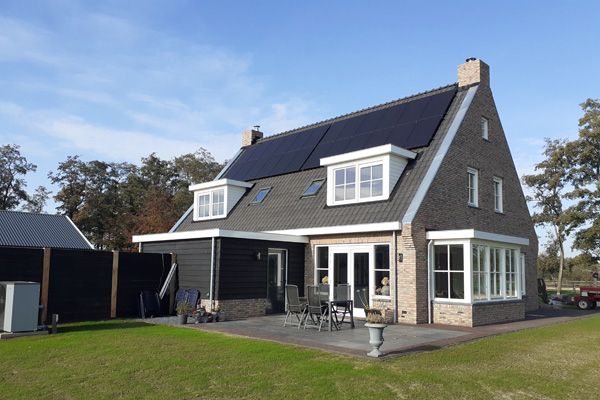 Nieuwbouwwoning met zonnepanelen gebouwd door Bouwbedrijf W. Bouw