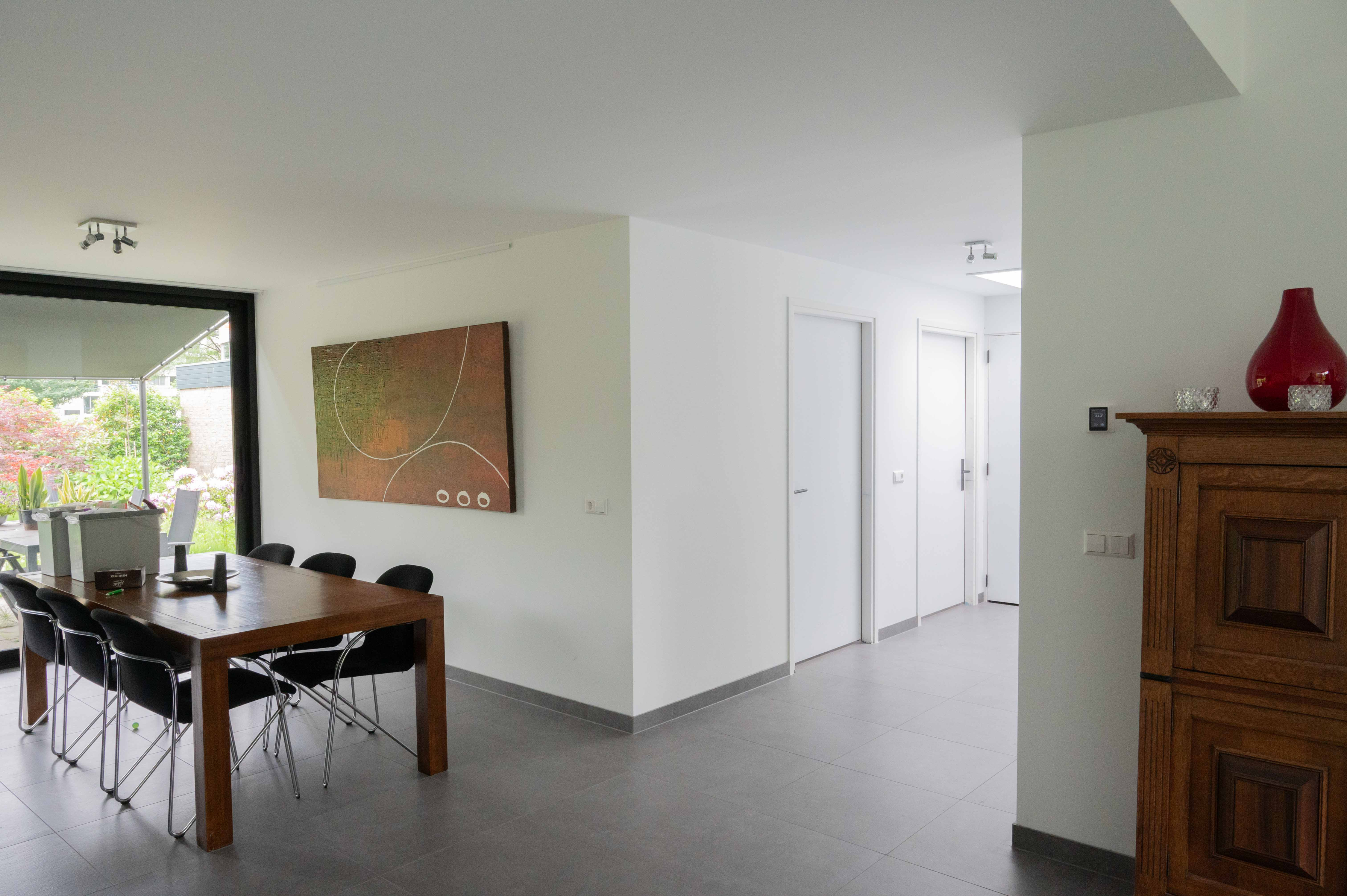 keuken en gang van door bouwbedrijf w bouw volledig opnieuw ingedeeld en gerenoveerd huis