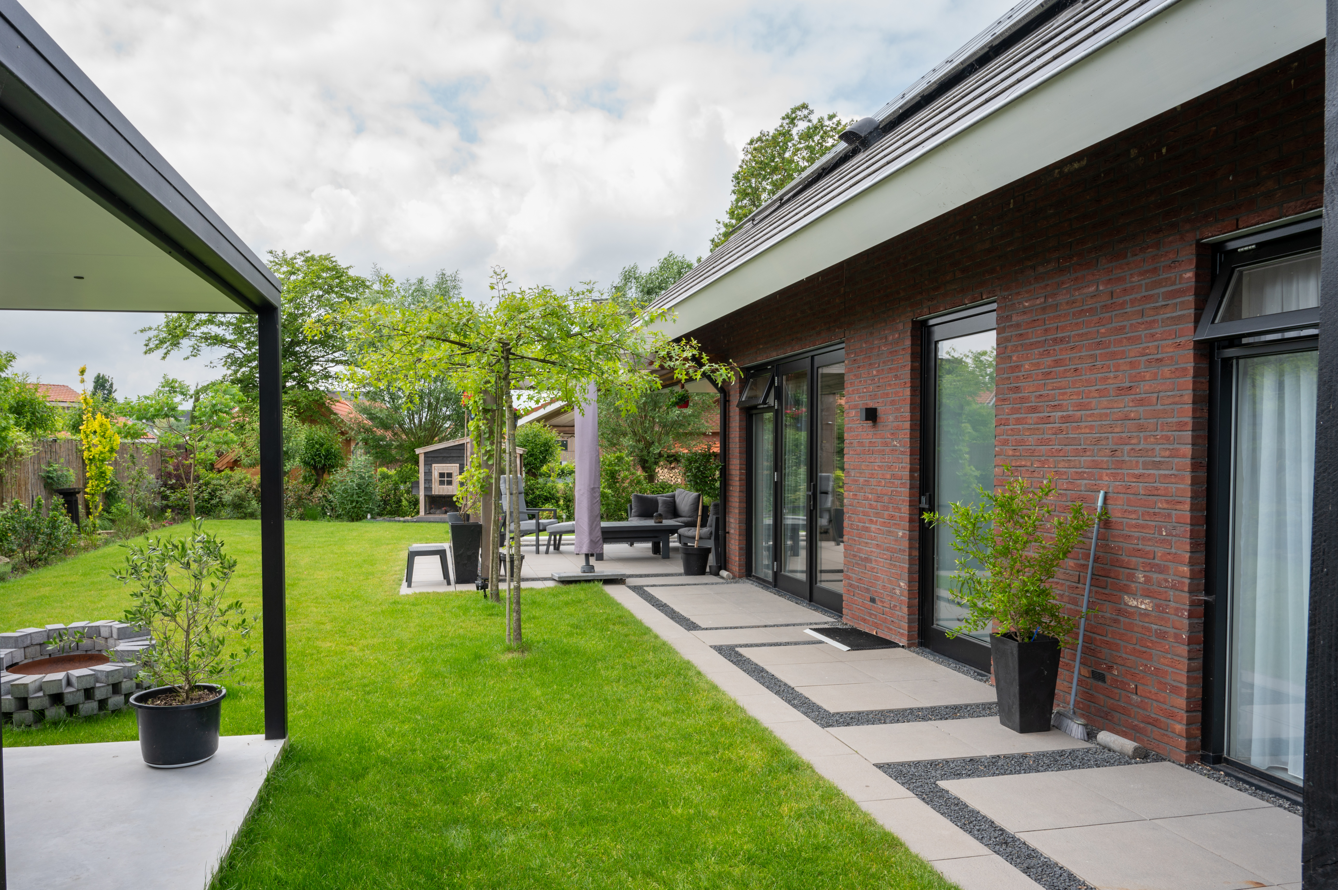 achterkant en tuin vrijstaand huis in nieuwe wijk biddinghuizen gebouwd door bouwbedrijf w bouw