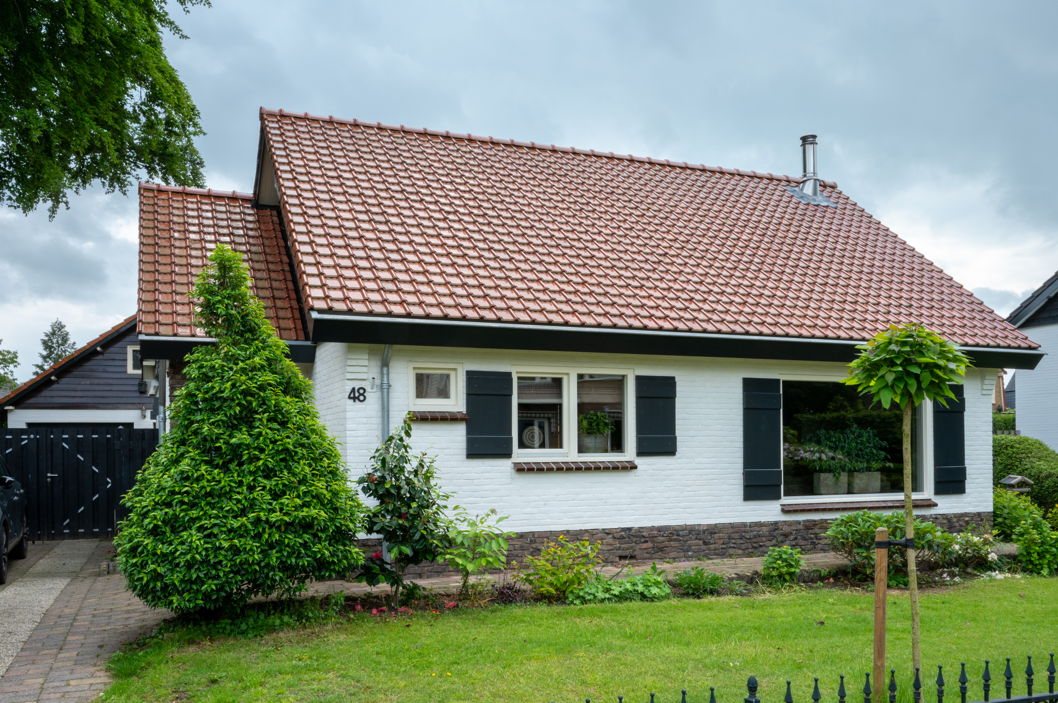 voorkant door bouwbedrijf w bouw gerenoveerde vrijstaande woning