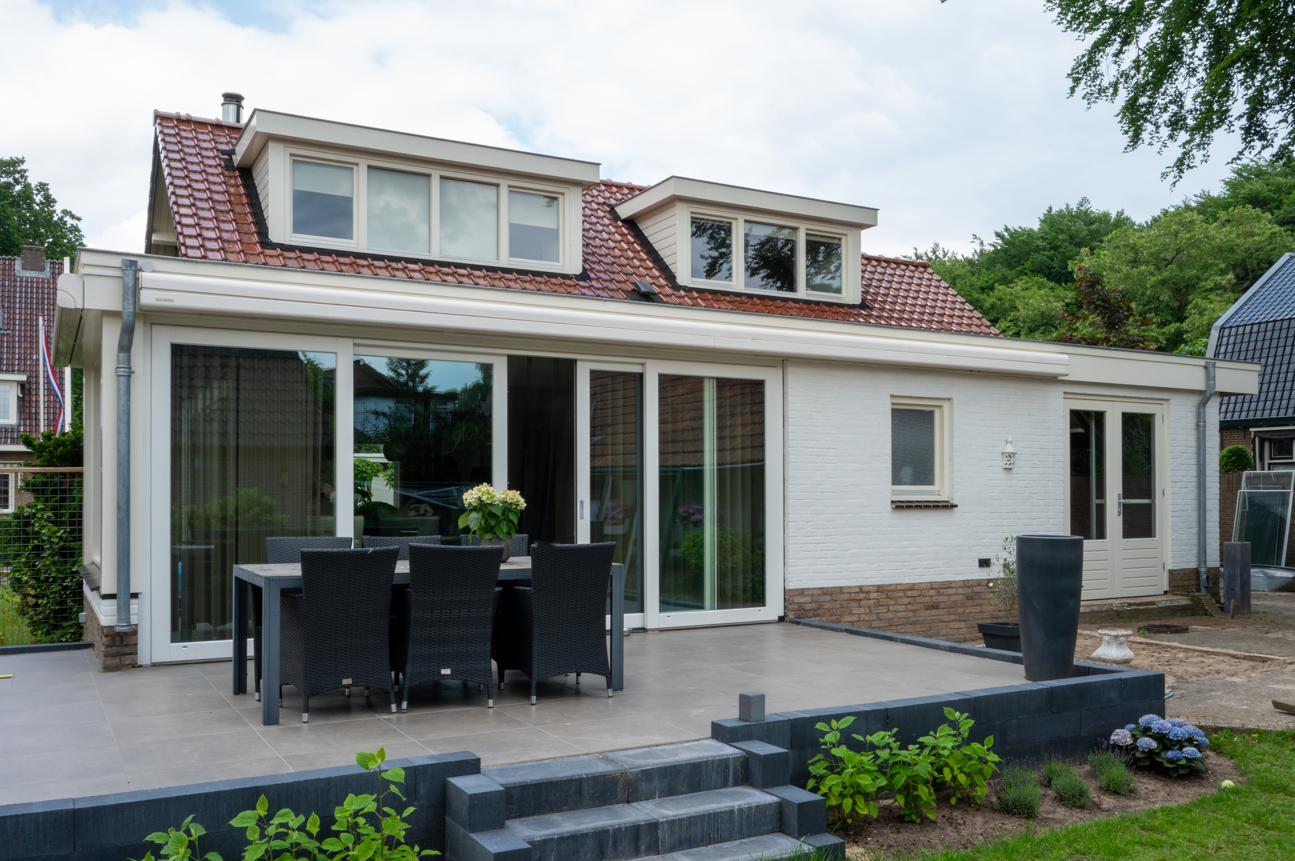 gerenoveerde serre en nieuw verhoogd terras gerealiseerd door bouwbedrijf w bouw