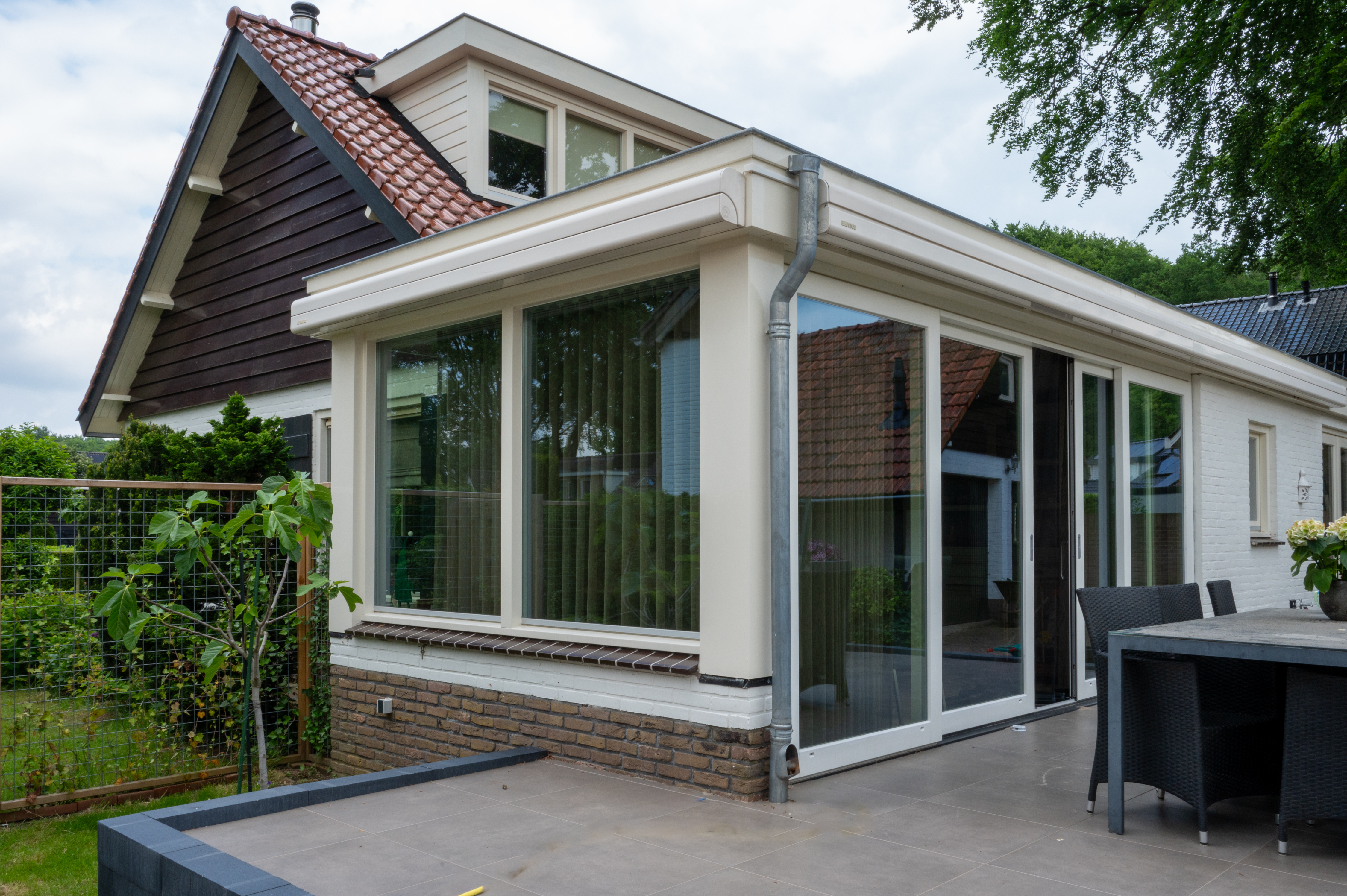 serre aan achterkant huis gerenoveerd door bouwbedrijf w bouw